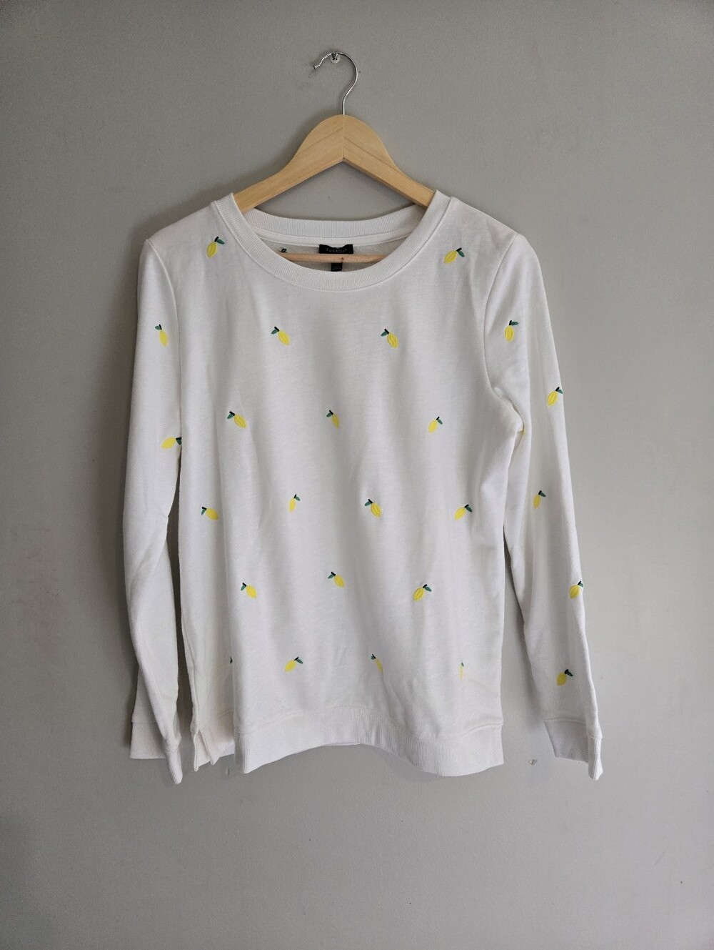 Lemon Embroidered Talbots Sweatshirt Medium NWT Cotton Blend Split Hem Coastal